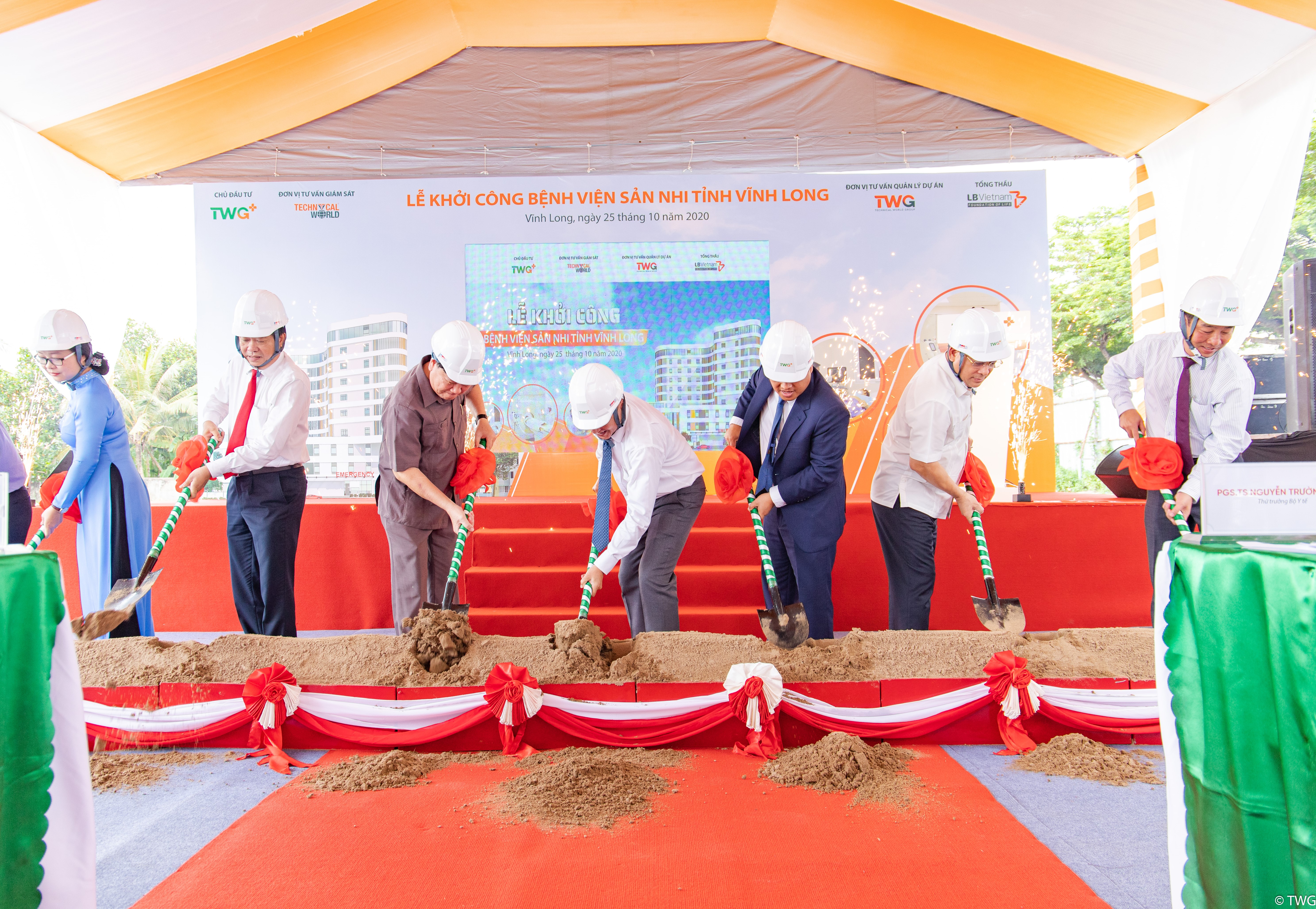 LAUCHING VINH LONG OBSTETRICS AND PEDIATRICS HOSPITAL PROJECT WITH CAPITAL INVESMENT AT 700 BILLION VND