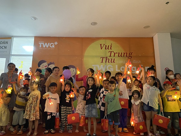 Không khí “ VUI TRUNG THU cùng gia đình” rộn ràng đến với các em nhỏ tại bệnh viện Đa Khoa TWG Long An