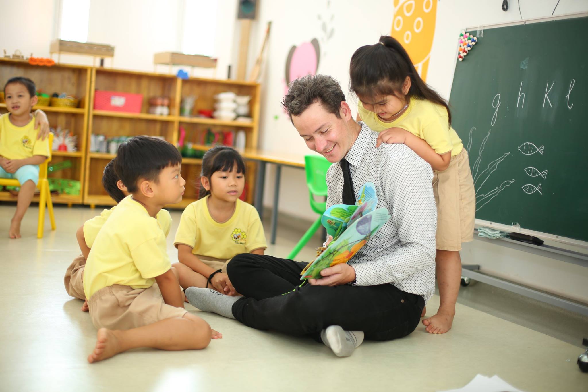 Trường mầm non Tổ Ong Vàng